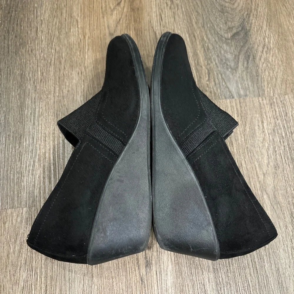 Comfort Plus‎ By Predictions Shoes Women’s 7.5 Black Wedge Close Toed Slip On